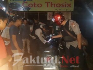 Kondusifkan Wilkum Polres Gowa Sabhara Gelar Patroli Dialogis