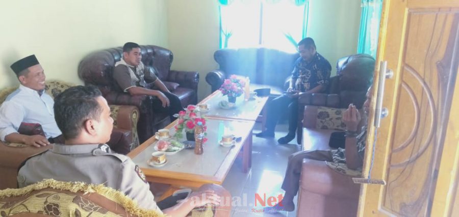 Bhabinkamtibmas Garassi Polres Gowa Mengajak Pemerintah Setempat Guna Menjaga Harkamtibmas Tetap Aman Dan Kondusif