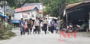 Sambang Dengan Berjalan Kaki, Ini Yang Di lakukan Kapolsek Tinggimoncong Polres Gowa Bersama Camat Parigi