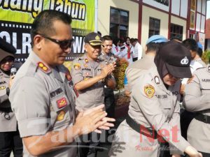 Lahir Bulan Februari, Puluhan Personil Rayakan Ultah Bersama Kapolres Gowa