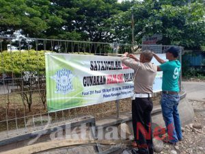 Tekan Angka Kecelakaan, Kanit Dikyasa Sat Lantas Polres Gowa Pasang Spanduk Himbauan