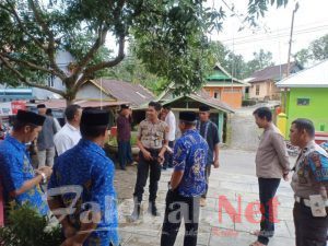 Ada Apa? Kapolsek Tinggimoncong Polres Gowa Bersama Camat Parigi Kunjungi Kantor Desa Majannang