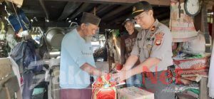 Wujud Kepedulian Terhadap Warga Kurang Mampu, Kapolsek Tompobulu Polres Gowa Laksanakan Baksos