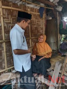 Kunjungi Warga Prasejahtera Di Desa Pencong, Ini Harapan Kadis Sosial