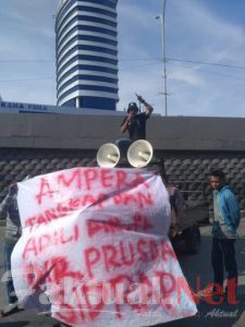 Ampera Geruduk Kantor Kejati Sulsel