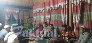 Jalin Silaturahmi Bhabinkamtibmas Polsek Tompobulu Polres Gowa Menghadiri Hajatan Warga
