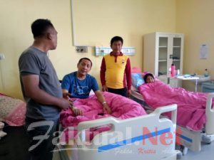 Berikan Semangat Agar Segera Sembuh, Kapolsek Tompobulu Polres Gowa Besuk Personil Yang Sakit