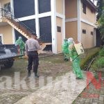 Antisipasi Penyebaran Covid-19, Polsek Tompobulu Gandeng Puskesmas Laksanakan Penyemprotan Disinfektan