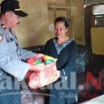 Polsek Tombolopao Beri Bansos Kepada Warga Prasejahtera