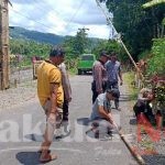 Cegah Penyebaran Virus Covid-19, Kapolsek Tinggimoncong Polres Gowa Membuat Alat Penyemprotan Disenfektan