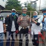 Sat Lantas Polres Gowa Bagikan Ribuan Masker Bersama Relawan PBSI Gowa