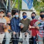 Pemuda Maccopa Bagikan Ratusan Masker ke Warga