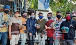 Pemuda Maccopa Bagikan Ratusan Masker ke Warga