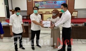 BP-Jamsostek Gowa Serahkan Bantuan Paket Sembako Ke Posko Penanganan Covid-19