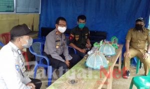 Pantau Posko Penanggulangan Penyebaran Covid-19 di Perbatasan, Ini Pesan Kapolsek Tompobulu Polres Gowa Kepada Petugas Jaga