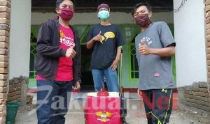 Cegah Virus, DPP HIPMA Gowa Bersama Remaja Mesjid Intens Lakukan Penyemprotan Disinfektan