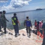 Cegah Sebaran Corona, Personil Koramil 1413-15/Binongko Lakukan Penyemprotan Disinfektan