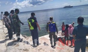 Cegah Sebaran Corona, Personil Koramil 1413-15/Binongko Lakukan Penyemprotan Disinfektan