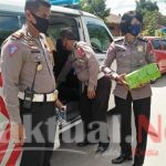 Peduli Warga Kurang Mampu, Kasat Lantas Polres Gowa Rajin Bagikan Sembako