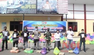 Peduli Jurnalis, Kapolres Gowa Bagikan Paket Sembako