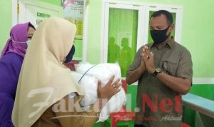 Cegah Covid-19, Ketua DPD PDIP Provinsi Malut Salurkan Bantuan APD
