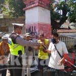 Operasi Ketupat Lipu 2020: Sat Lantas Polres Gowa Bagi – Bagi Masker