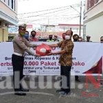 Gandeng KSP Sahabat Mitra Sejati, Sat Lantas Gowa Salurkan Sembako Ke Warga