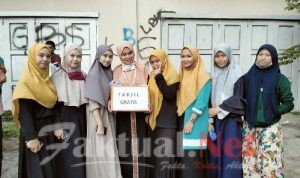 Ikatan Remaja Masjid Nurul Rahma Berbagi Takjil