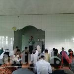 Takmir Masjid As-Salam Meminta Jamaah Agar Tak Bersalamaan