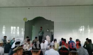 Takmir Masjid As-Salam Meminta Jamaah Agar Tak Bersalamaan