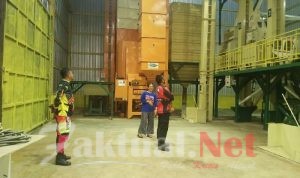 Ada Apa? Kapolres Gowa Datangi Pabrik Penggilingan Padi Di Manuju.