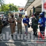Cegah COVID-19, Kelurahan Sungai Bambu Bagikan Masker Gratis