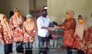 Kades Durian Apresiasi Langkah Dharmawanita Provinsi Bantu Warga Kurang Mampu