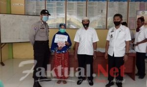 Pastikan Tepat Sasaran, Bhabinkamtibmas Polsek Tompobulu Gowa Kawal Ketat Penyaluran BLT