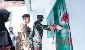 Pangdam Hasanuddin Serahkan Bantuan Bedah Rumah Kepada Warga Kelurahan Bontoduri