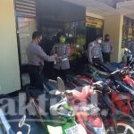 Polsek Tinggimoncong Serahkan Sepeda Motor Hasil Razia Balap Liar Ke Sat lantas Polres Gowa