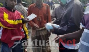 Tak Kenal Lelah Sukseskan Program Sejuta Masker, Lurah Malakaji Keliling Di Tiga Dusun Berbagi Masker