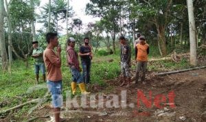 Sekdes Bontotangnga Pimpin Sabtu Bersih Di Rangkaikan Dengan Pembangunan Balla rewako Di Dusun Ompoa