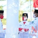 Siswi Asal Desa Manimbahoi Tampil Sebagai Pembawa Baki Pada HUT RI ke 75 di Gowa