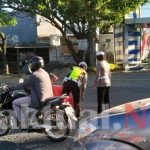 Guna Kelancaran Arus Lalu Lintas, Sat Lantas Gowa Tertibkan Letak Traffic Cone