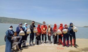 Kepala Dinas Perikanan Kabupaten Gowa Tebar Bibit Ikan 25 Ribu Di Tiga Lokasi