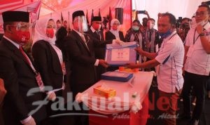 Tak Memiliki Hasil Swab Tes, Endang-Wahyu Tidak Diizinkan Masuk di Ruang Pendaftaran