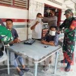 Cegah Covid-19, Bhabinkamtibmas Polres Gowa  Bersama Babinsa Disiplinkan Protokol Kesehatan Kepada Warga