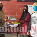 PKBM Attaufiq Desa Sicini Bagikan Kuota dan Masker ke Warga Didiknya