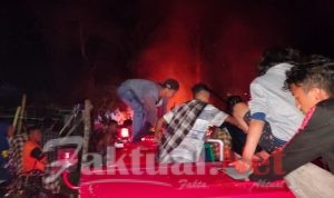 Tiga Unit Damkar Mini Silih Berganti Padamkan Kebakaran Di Rappolemba