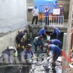 Petugas Gabungan Gerebek Lumpur dan Sampah Di Phb Melur