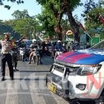 Kasat Lantas Polres Gowa Turun Langsung Atur Arus Lalin Pada HUT TNI ke 75