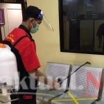 Semprotkan Cairan Disinfektan, Cara Polres Kepulauan Seribu Cegah Penyebaran Covid-19