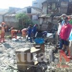 Petugas Gabungan Laksanakan Gerebek Lumpur di Kali Cakung Lama Cilincing 