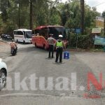 Uji Coba Pemberlakuan Sistem Satu Jalur, Personil Polsek Tinggimoncong Laksanakan Pengamanan